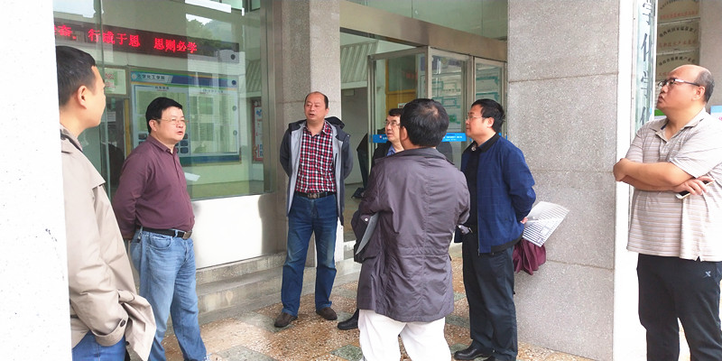 图为冷志明副校长一行人在现场考核1.jpg